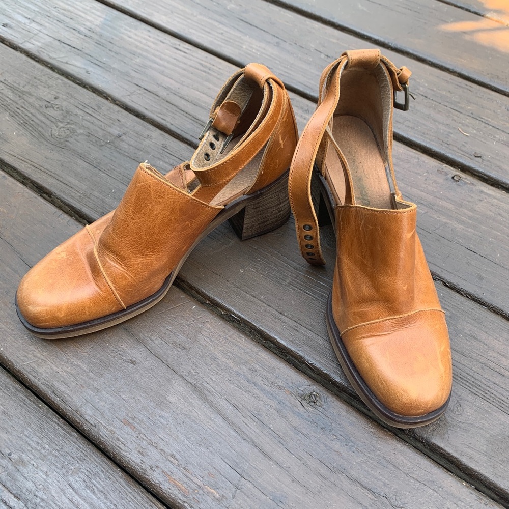 Free people caramel leather strap bootie heels - 41 (10)